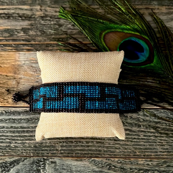 🦋Beautiful Beaded Bracelet - Picture 1 of 8